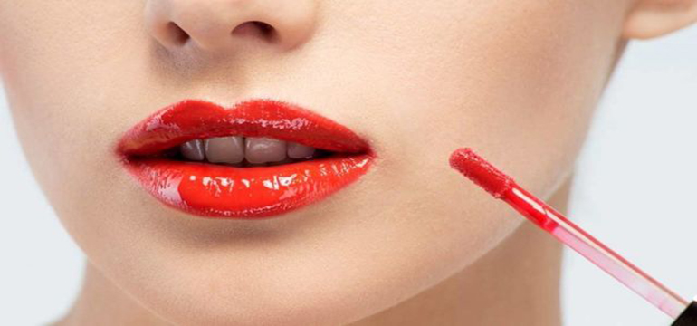 5 Kiat Pintar Pakai Lipstik Cair Tanpa Belepotan