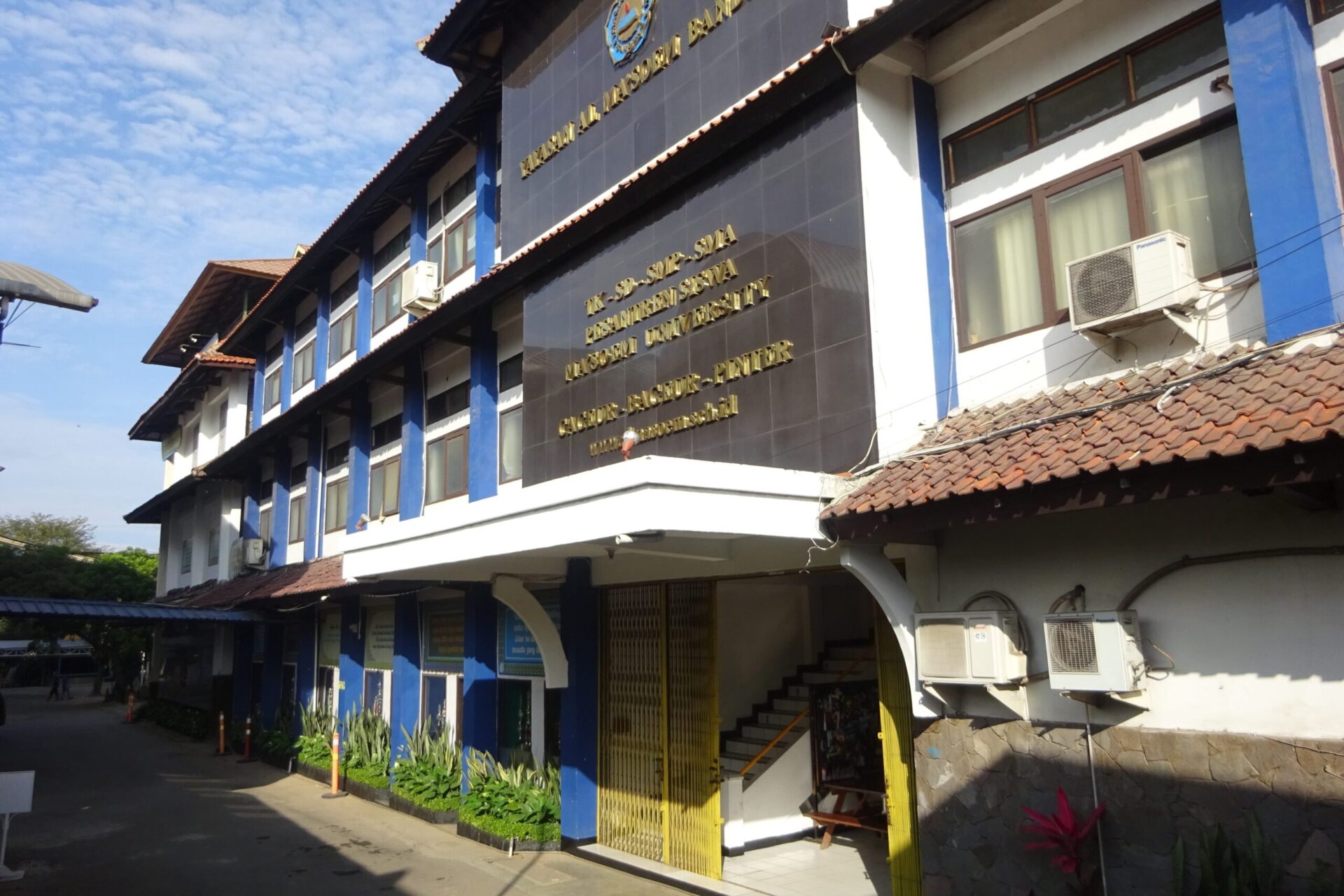 Sarana dan Prasarana Olahraga di SMA Islam Al Masoem Bandung: Mendorong Kesehatan dan Prestasi Atletik