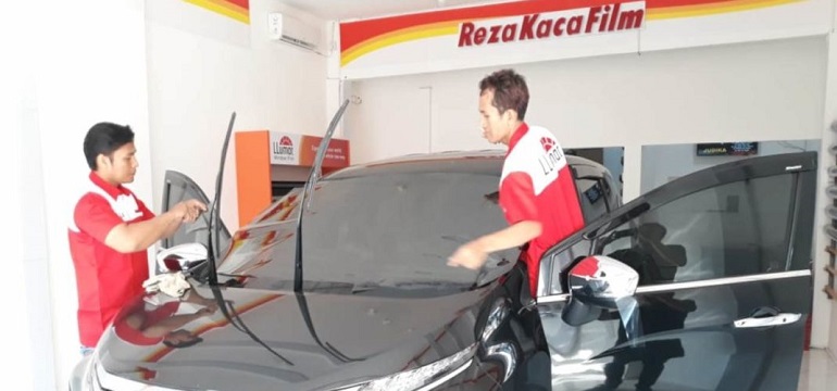 Pilihan Tepat Ganti Kaca Film Mobil di Semarang